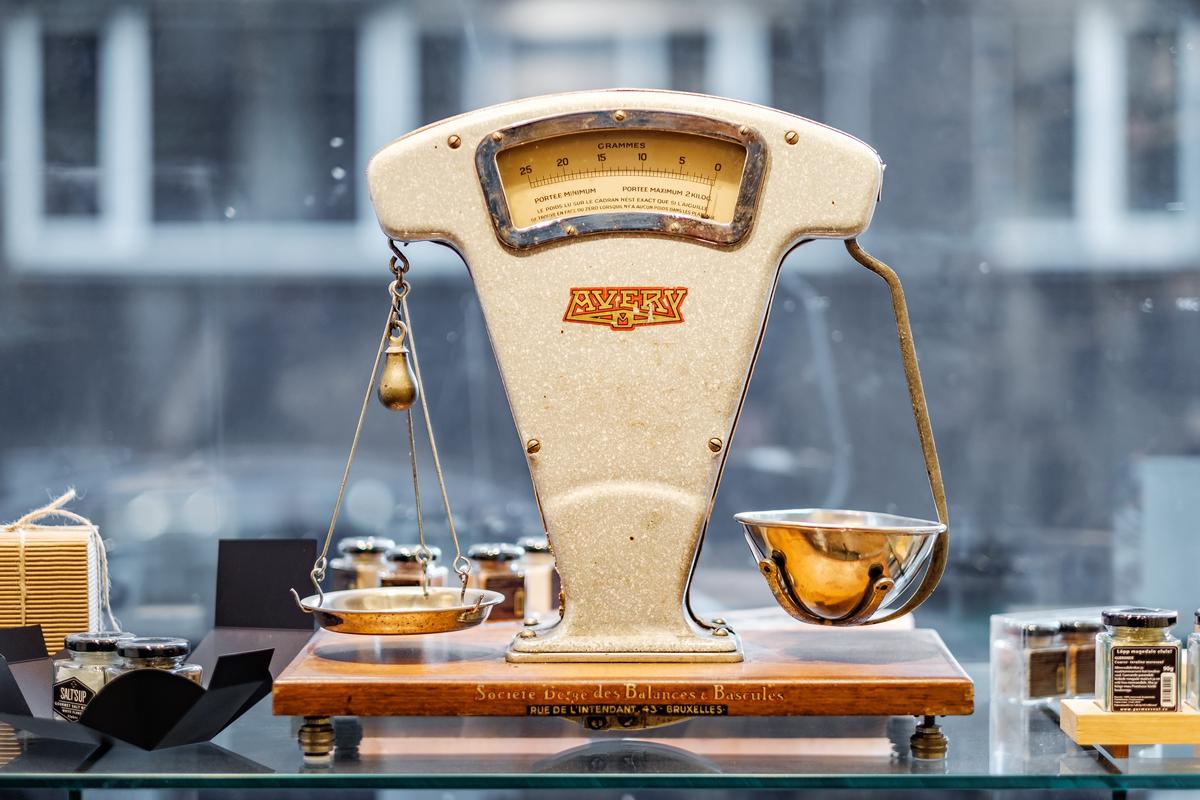 Illustration showing the scales of justice to represent the rights of a defendant